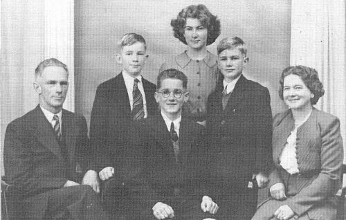 Jack and Pearl Roberts and their children Murray, Warren, Beryl and Trevor